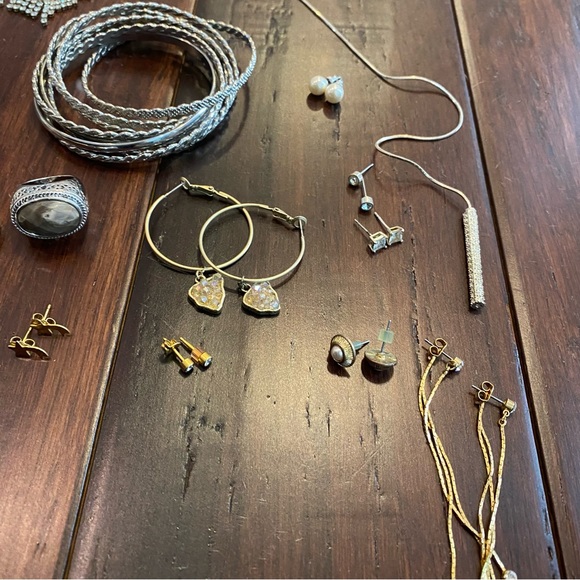 MISCELLANEOUS Womens Costume Jewelry Rings, Necklaces, Bracelets, Earrings 22pc - Picture 4 of 10